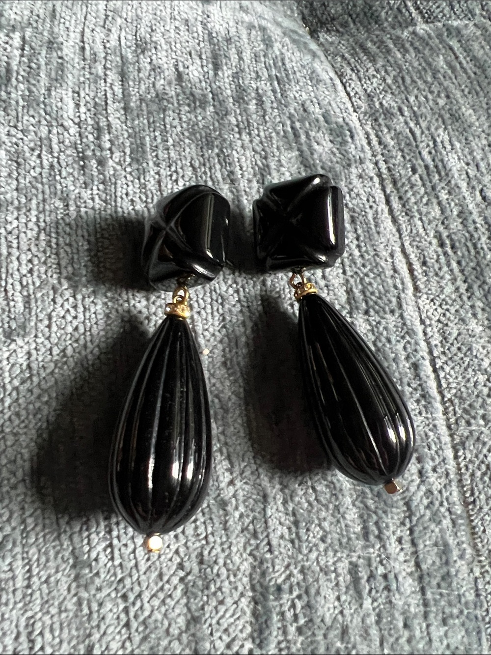 Elegant Black Teardrop Dangle Earrings with Gold Accents